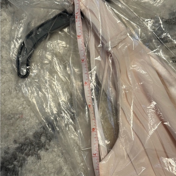 Wedding dress - Picture 9 of 10